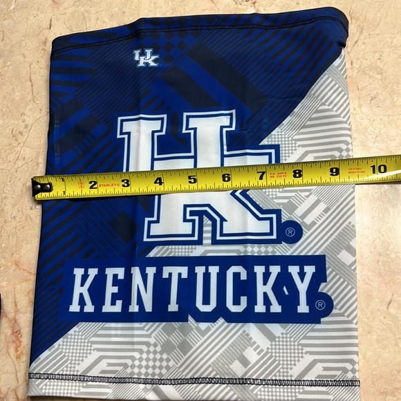 University of Kentucky wrap/scarf. NWT, can be worn 6 different ways. - Picture 6 of 7